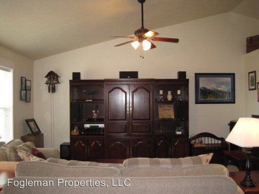1655 NE Cinder Loop - Photo 3 of 17