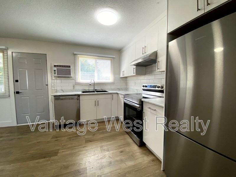 1095 Leathead Rd - Photo 2 of 27