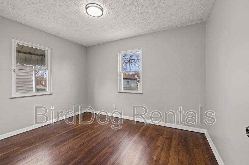 1914 Vaughn St - Photo 3 of 16