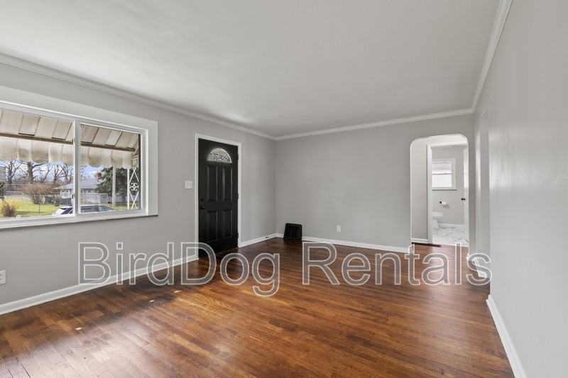 1914 Vaughn St - Photo 5 of 16