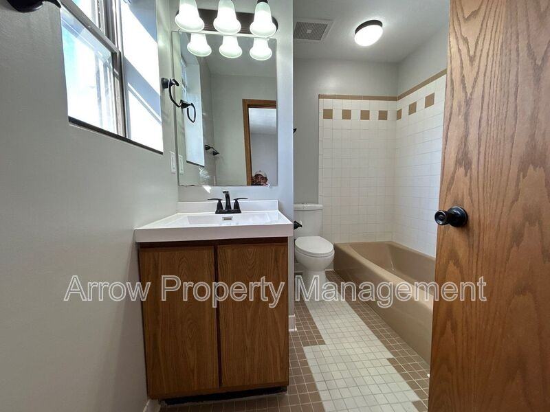 208 East 5th Street - Photo 5 of 9