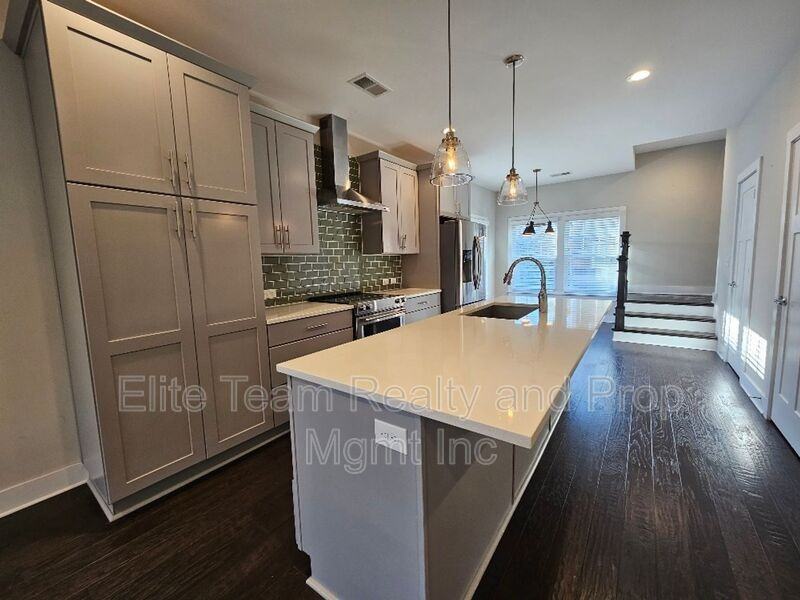 1202 Macomb Pl - Photo 2 of 33