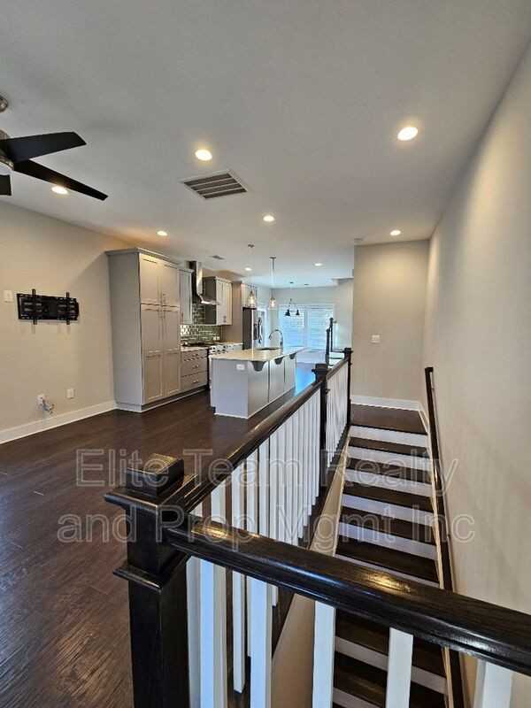 1202 Macomb Pl - Photo 4 of 33