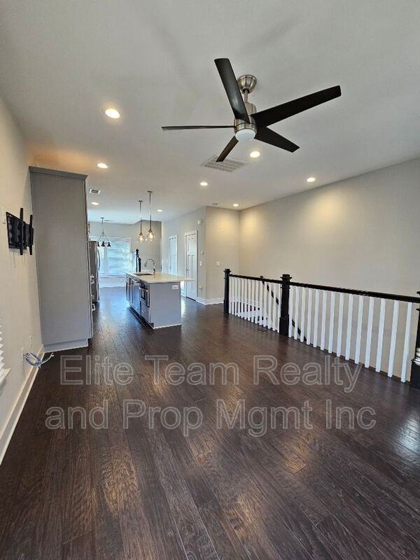 1202 Macomb Pl - Photo 5 of 33