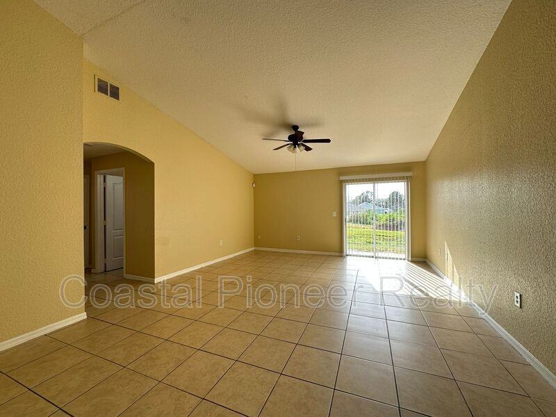 483 Big Sioux Ct - Photo 3 of 25