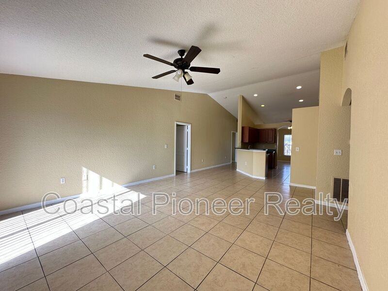 483 Big Sioux Ct - Photo 2 of 25