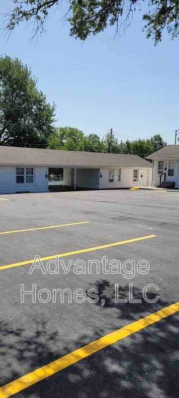 1109 N Scott Ave #4 - Photo 2 of 13