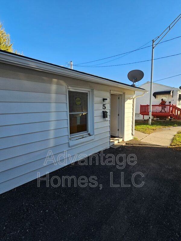 1109 N Scott Ave #4 - Photo 3 of 13