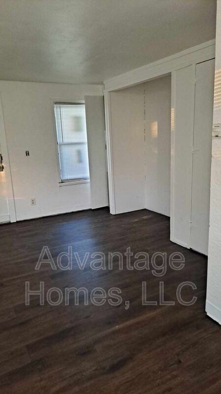 1109 N Scott Ave #4 - Photo 4 of 13