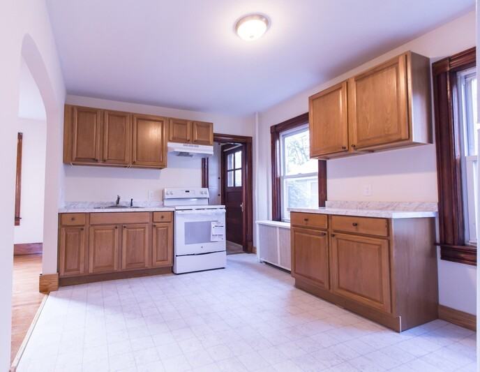 45 Oak St #45 - Photo 2 of 12