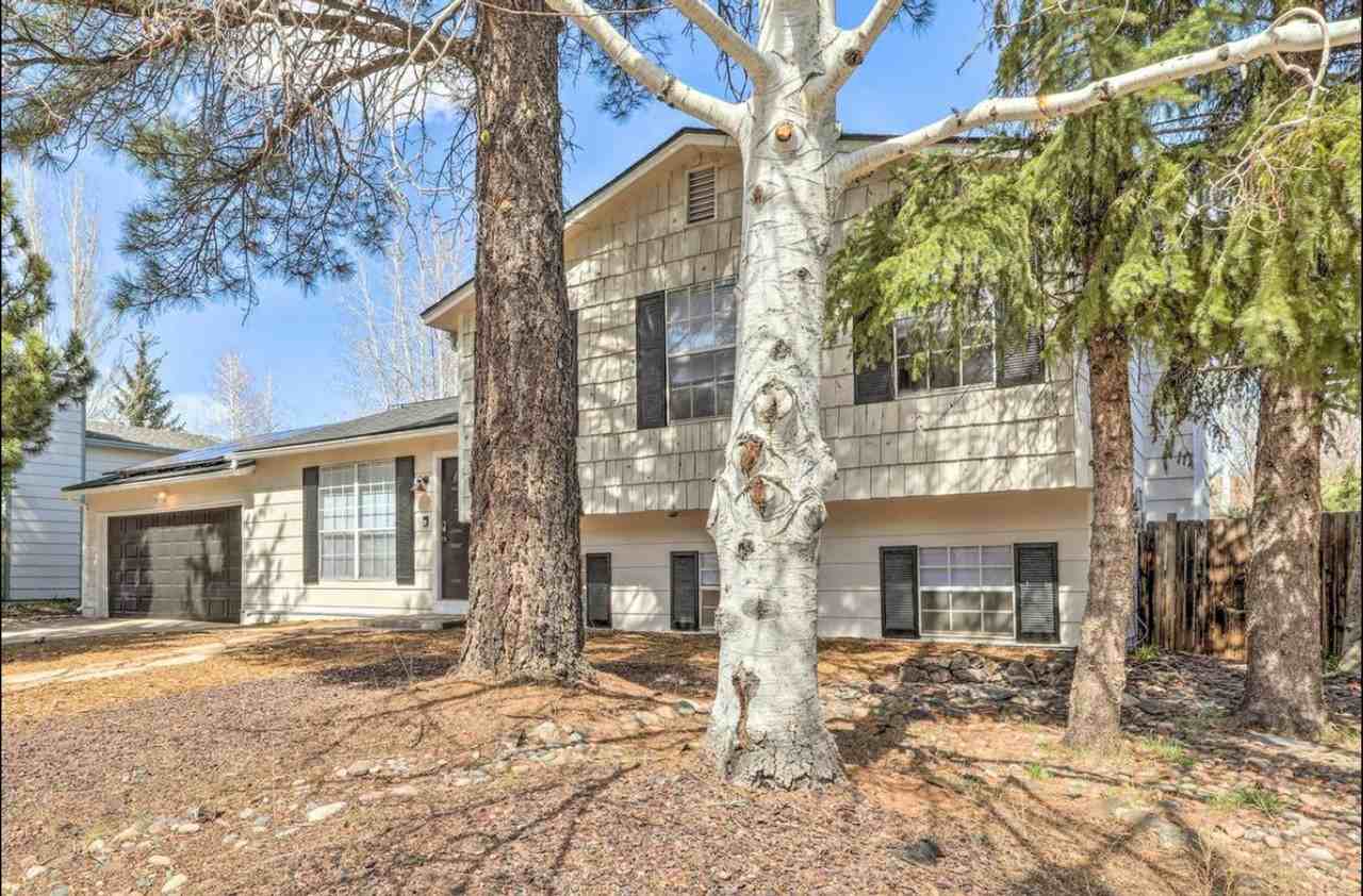 1540 N Foxglenn St - Photo 2 of 24