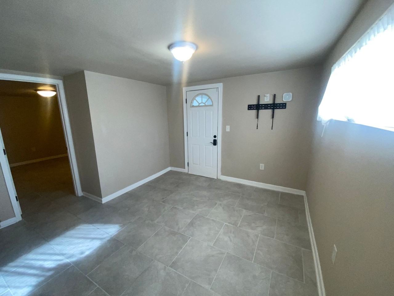 3256-3258 Blackwell Drive - Photo 2 of 12