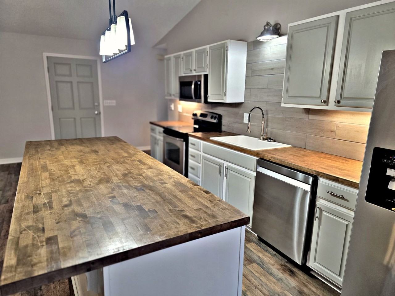 107 Sunset Acres Ave - Photo 2 of 31