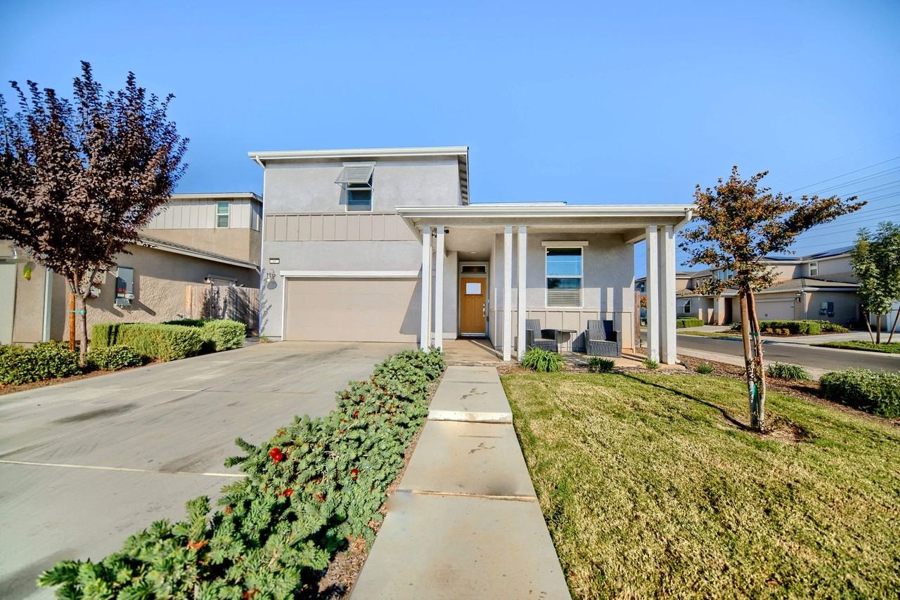 2467 Robledo Way - Photo 3 of 50