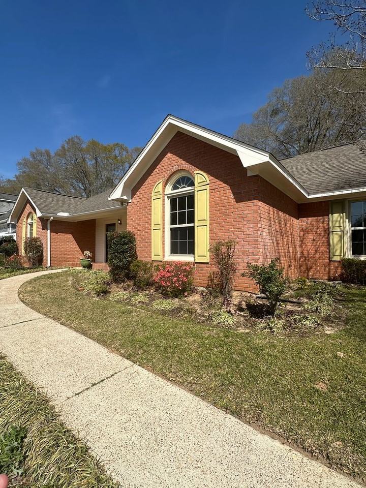 102 Edinburg Dr - Photo 2 of 38