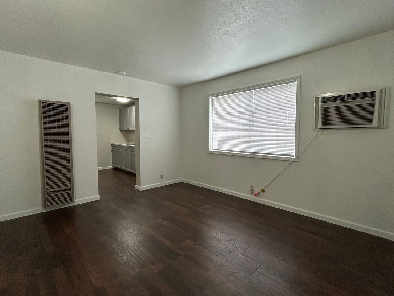 431 W 7th St - Photo 3 of 13