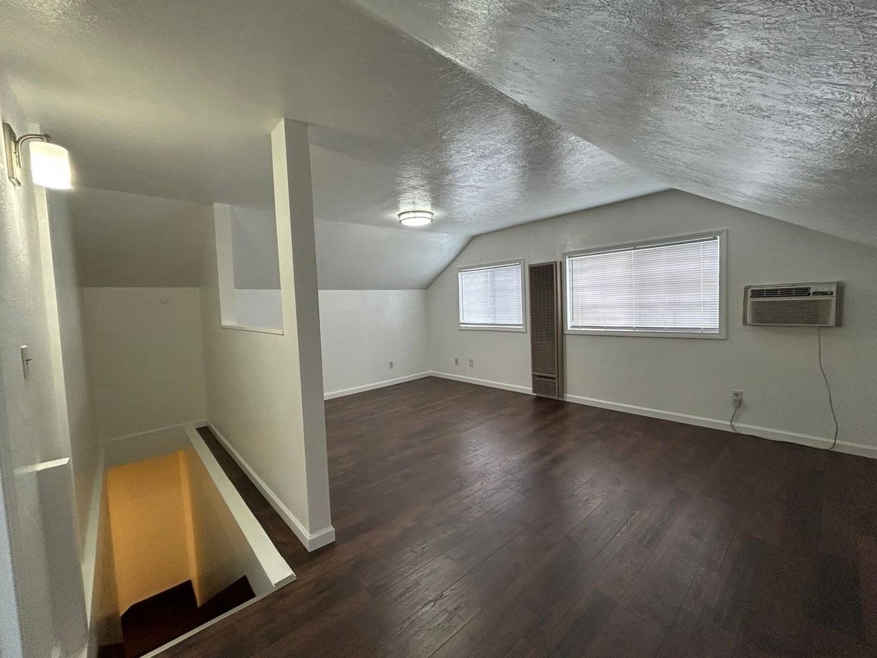 431 W 7th St - Photo 6 of 13