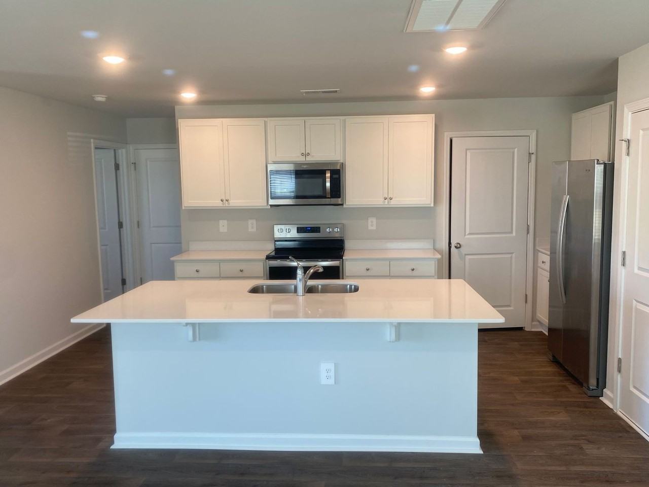 207 Windsong Dr - Photo 5 of 30