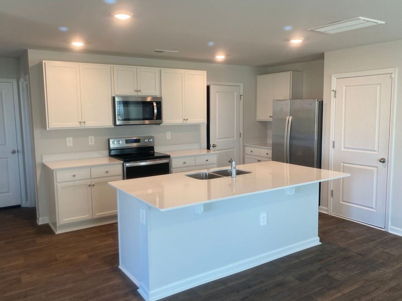 207 Windsong Dr - Photo 6 of 30