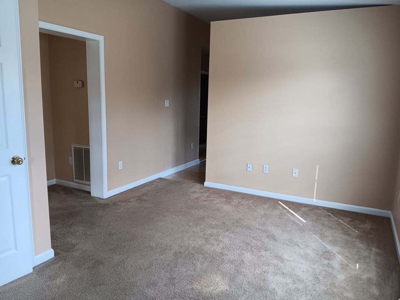 215 Teel St - Photo 3 of 13
