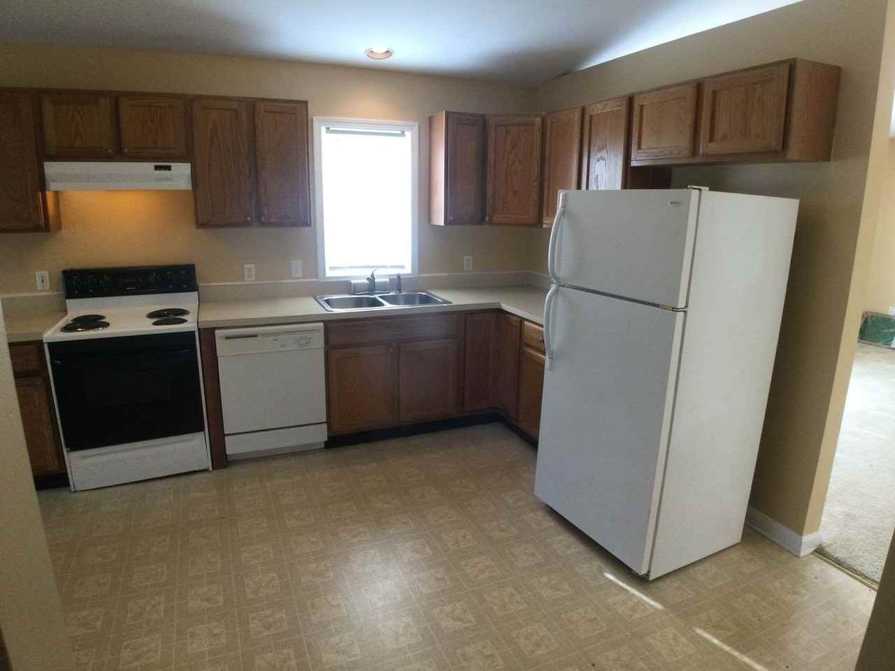 215 Teel St - Photo 5 of 13