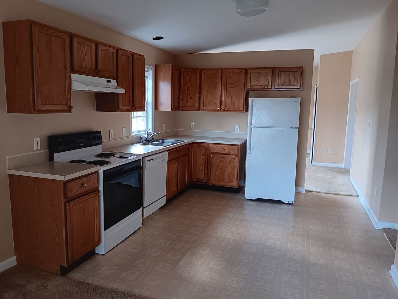 215 Teel St - Photo 6 of 13
