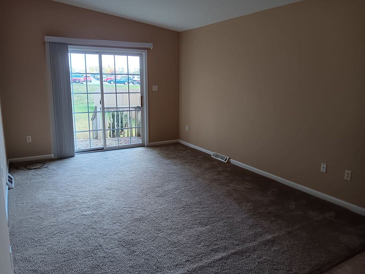 215 Teel St - Photo 7 of 13