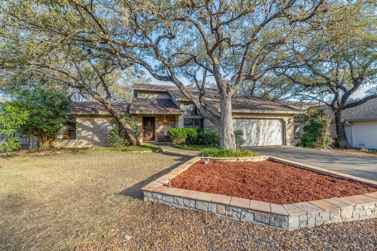 4243 Shadow Oak Woods - Photo 2 of 25