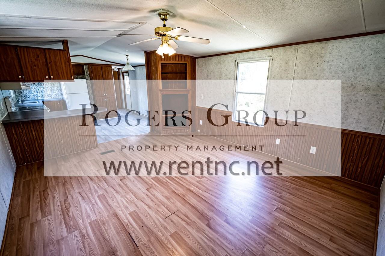 105 Mark St - Photo 2 of 9