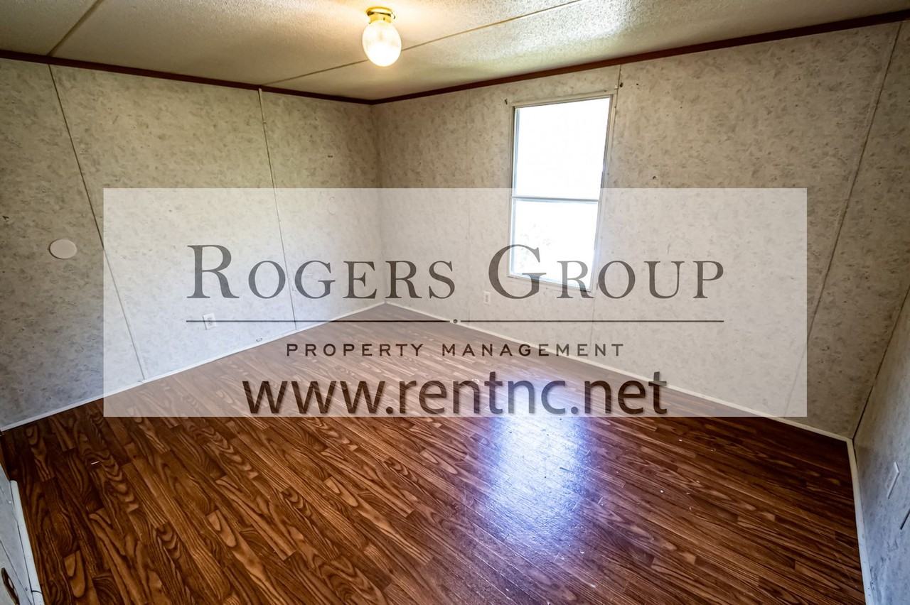 105 Mark St - Photo 4 of 9