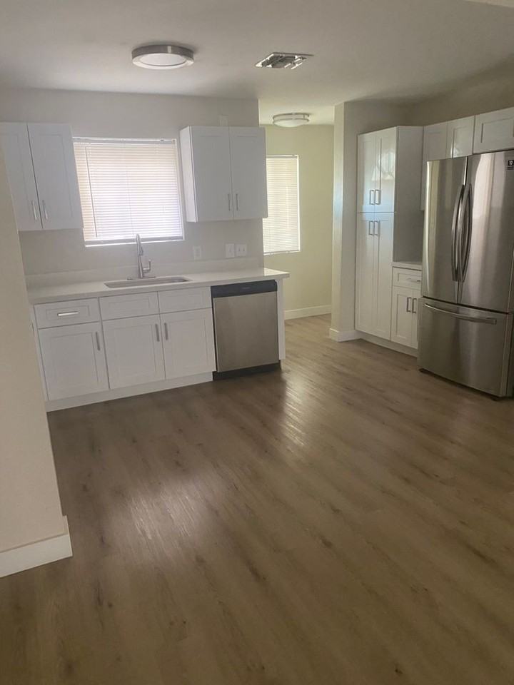 3042 N 24th Dr - Photo 3 of 13