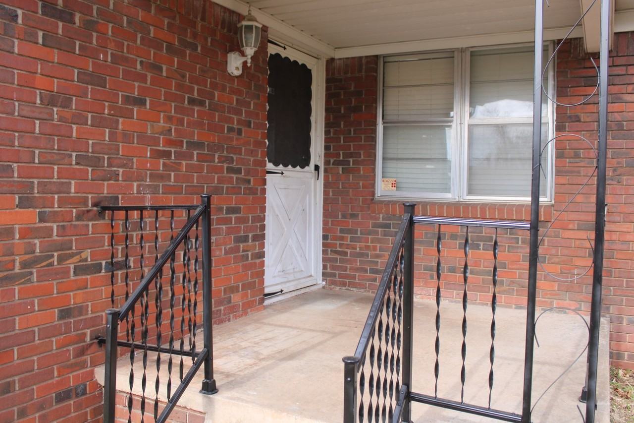 905 Se 69th St - Photo 2 of 19