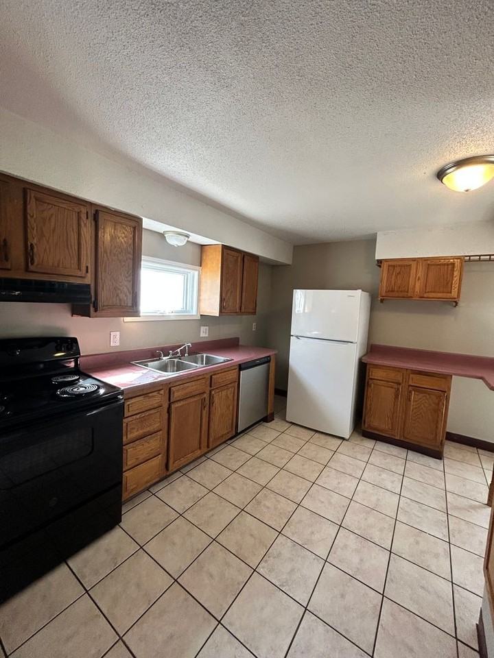 2116 Webster St - Photo 3 of 9