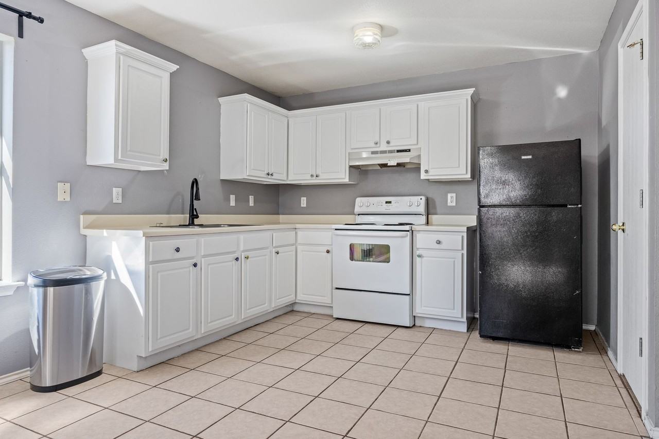9226 Emerald Port Dr - Photo 7 of 16