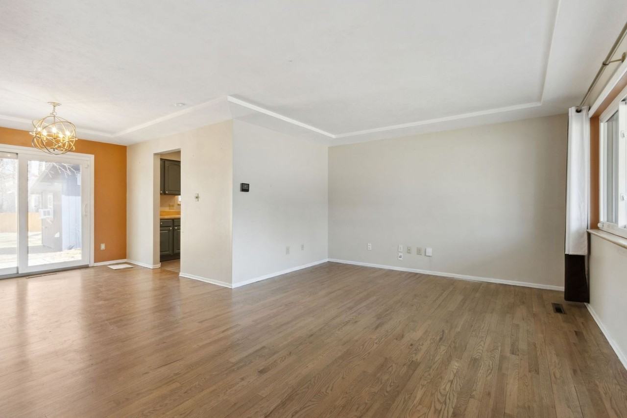 1204 Southridge Dr - Photo 3 of 23