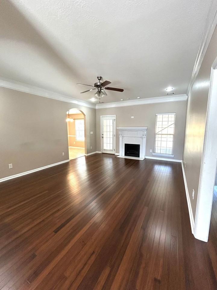 1344 Wendell Ln - Photo 5 of 29
