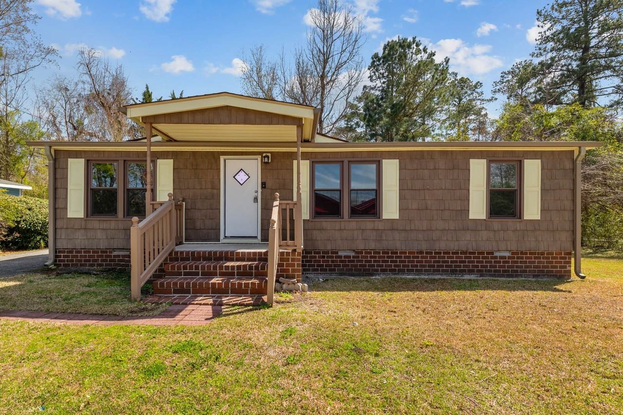 100 Caviness Dr - Photo 2 of 34