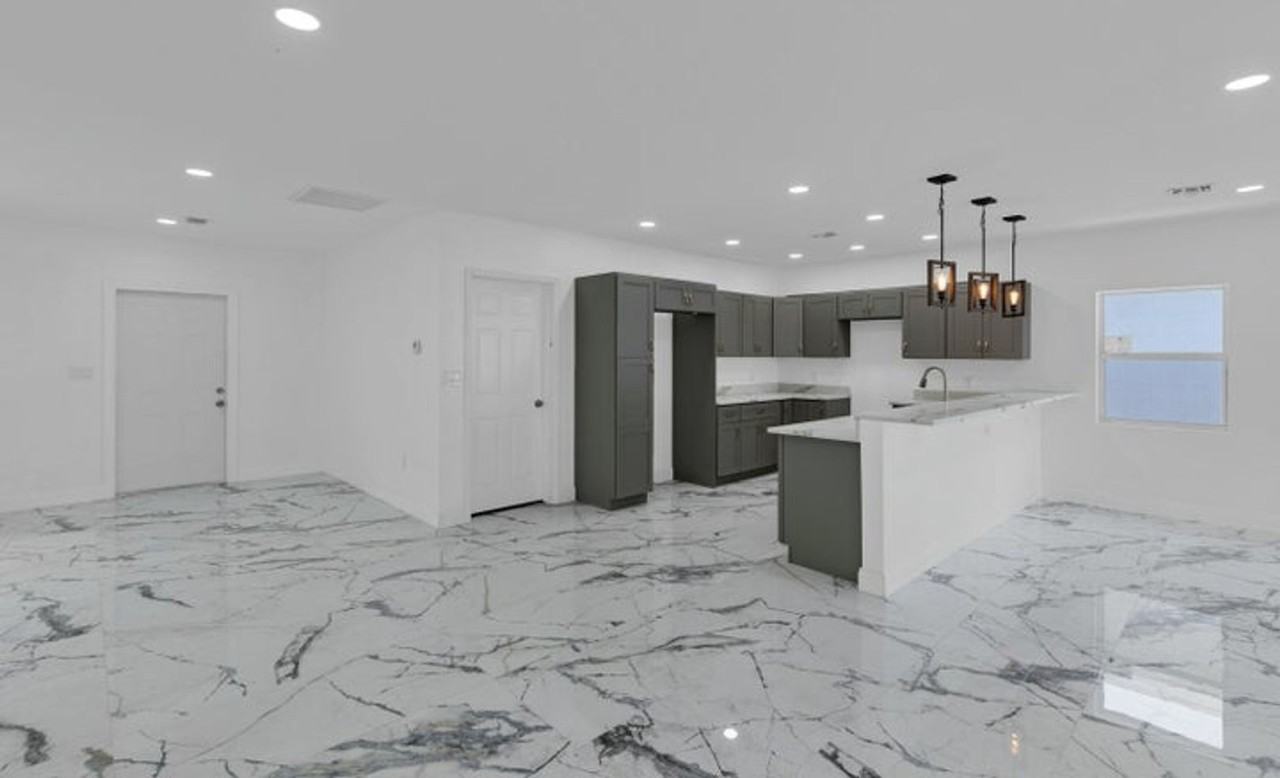 2933 Nw 8th Ct - Photo 2 of 22