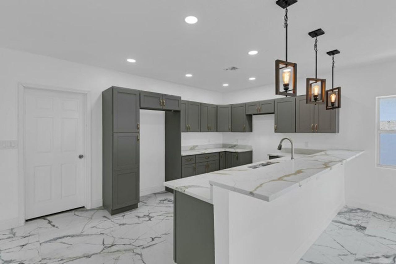 2933 Nw 8th Ct - Photo 3 of 22