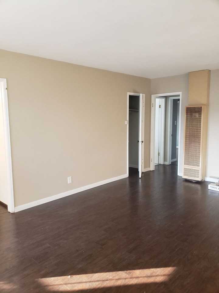 2117 S Garfield Ave - Photo 3 of 11