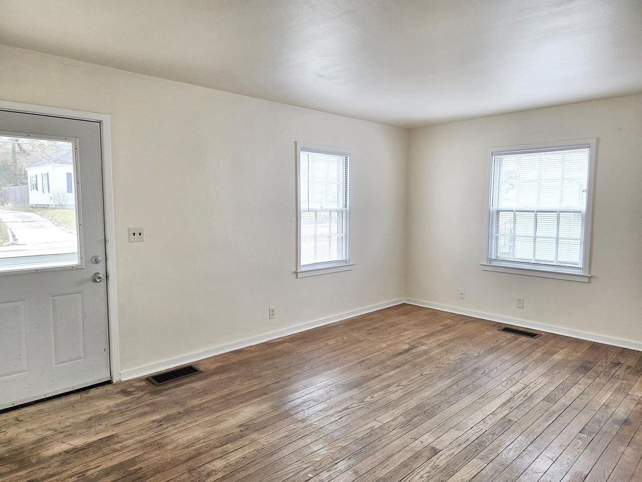 1015 Palmer Ave - Photo 3 of 8