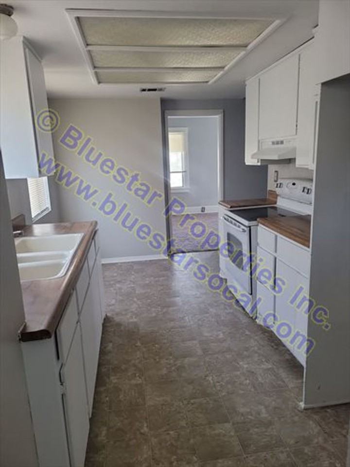 15469 Hesperia Rd - Photo 6 of 17