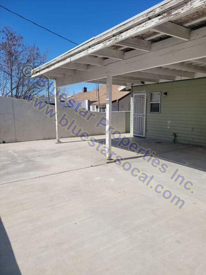 15469 Hesperia Rd - Photo 7 of 17