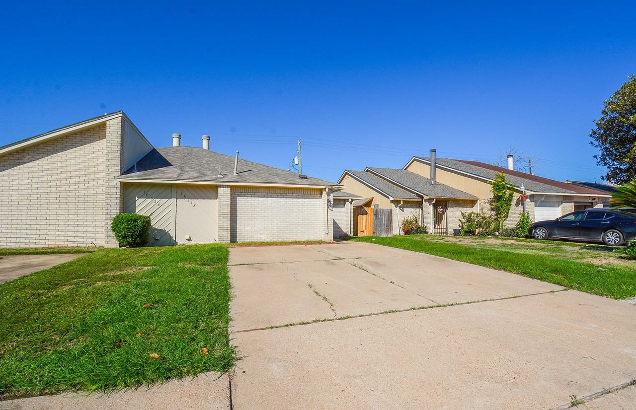 16518 Monte Carlo Ln - Photo 2 of 33