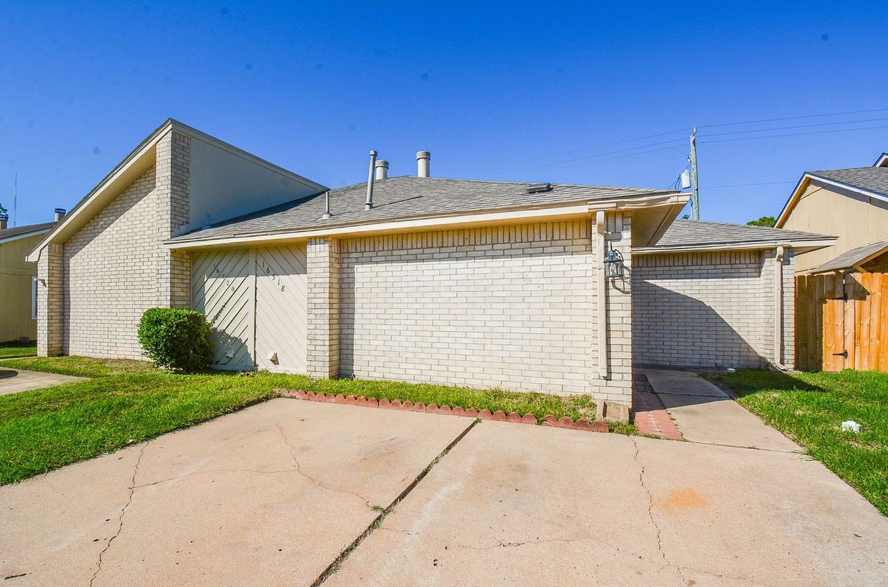 16518 Monte Carlo Ln - Photo 4 of 33