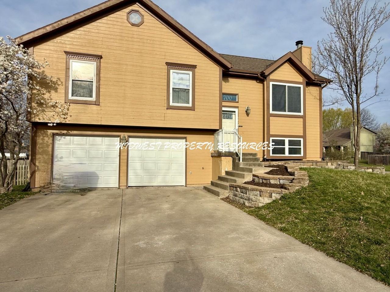 700 16th Ave S - Photo 2 of 25