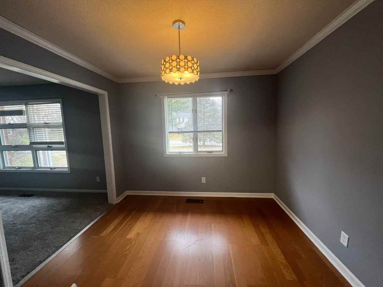 100 Birchwood Ct - Photo 2 of 9