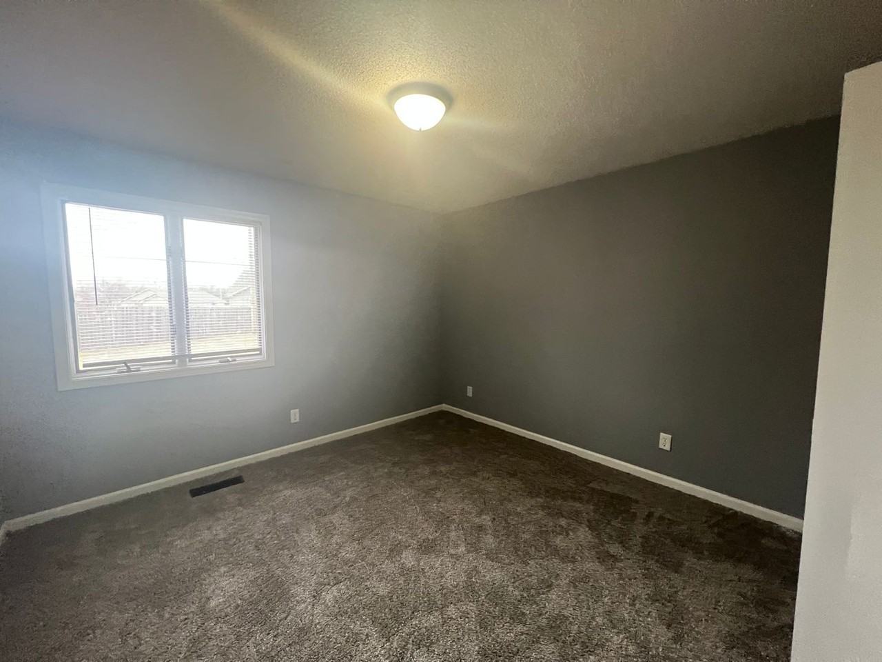 100 Birchwood Ct - Photo 3 of 9