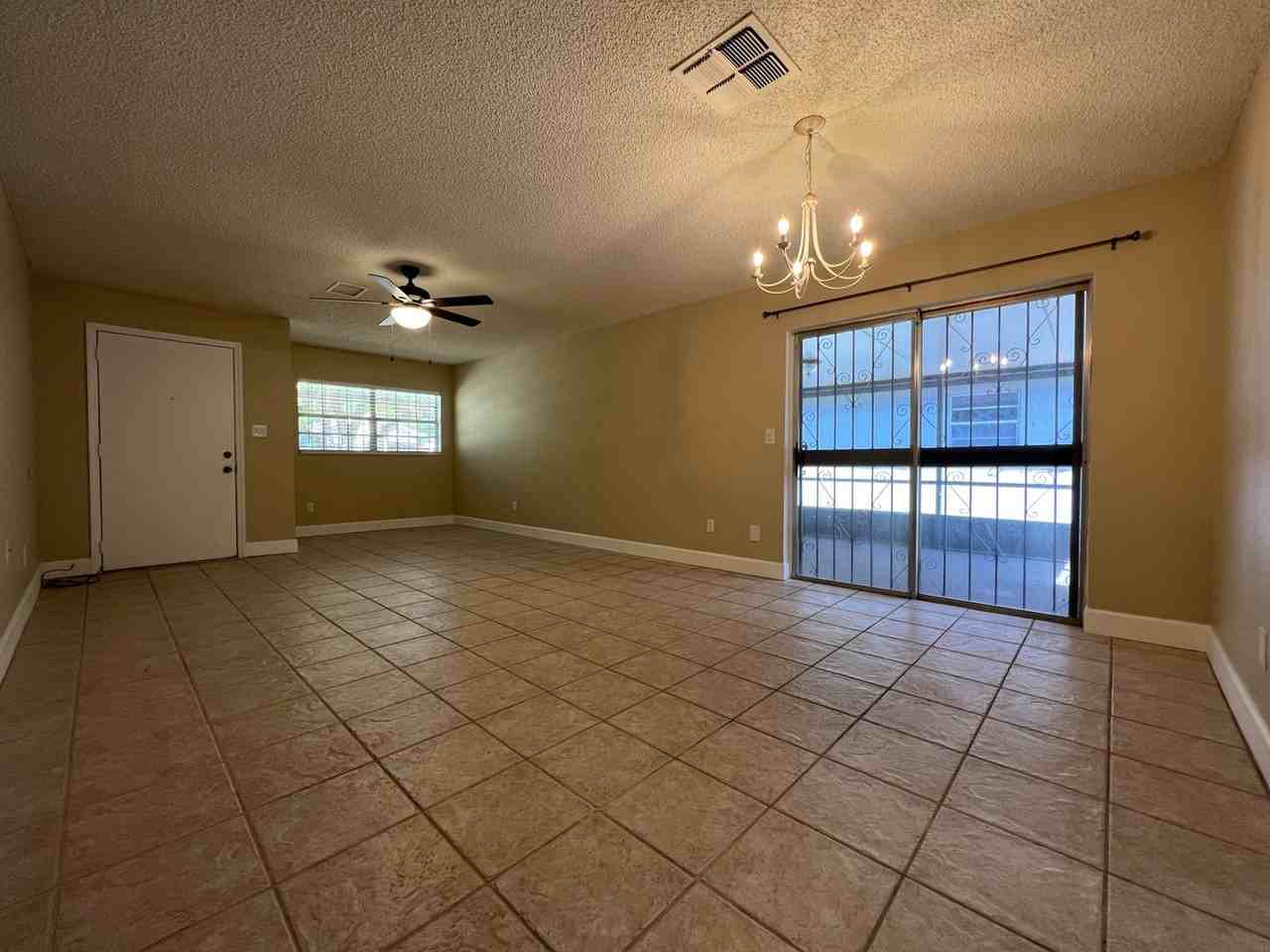 529 Hibiscus Way - Photo 5 of 37