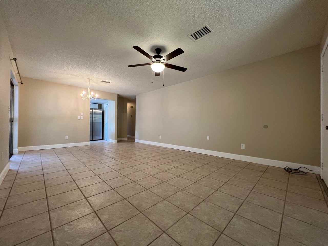 529 Hibiscus Way - Photo 3 of 37